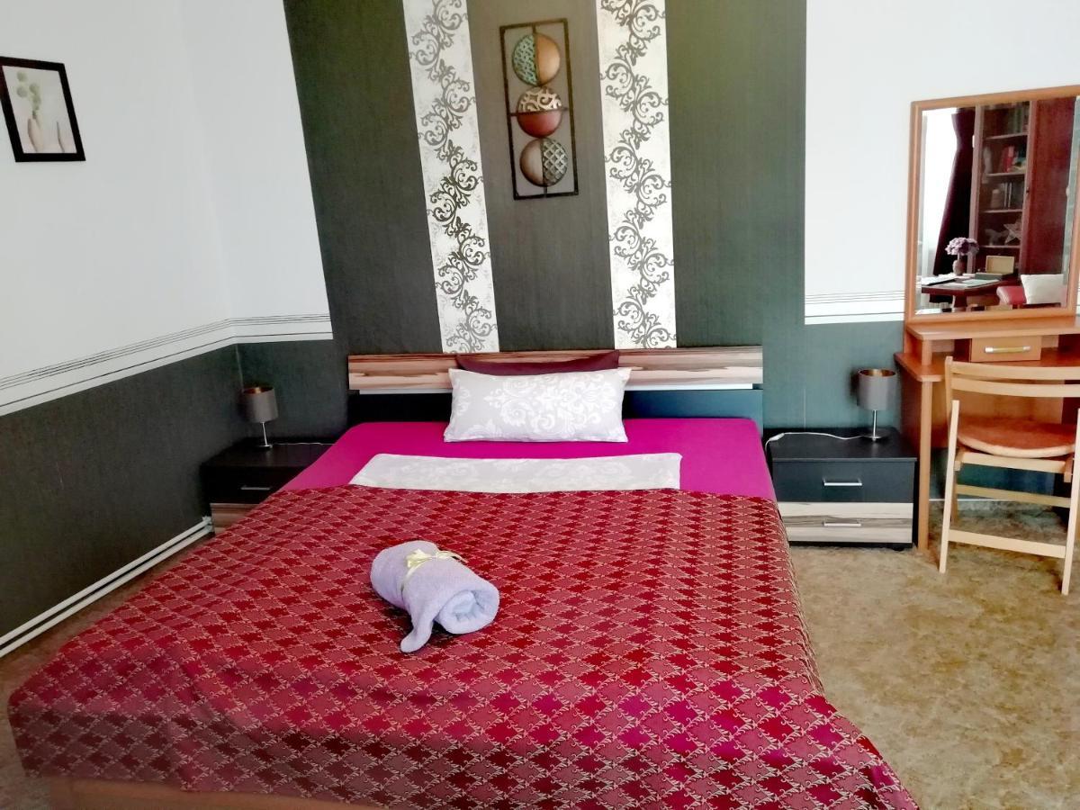 Grosse Wohnung Mit Terrasse Im Altstadtzentrum - Ferienwohnung Chiplakoff 布兰肯堡 外观 照片