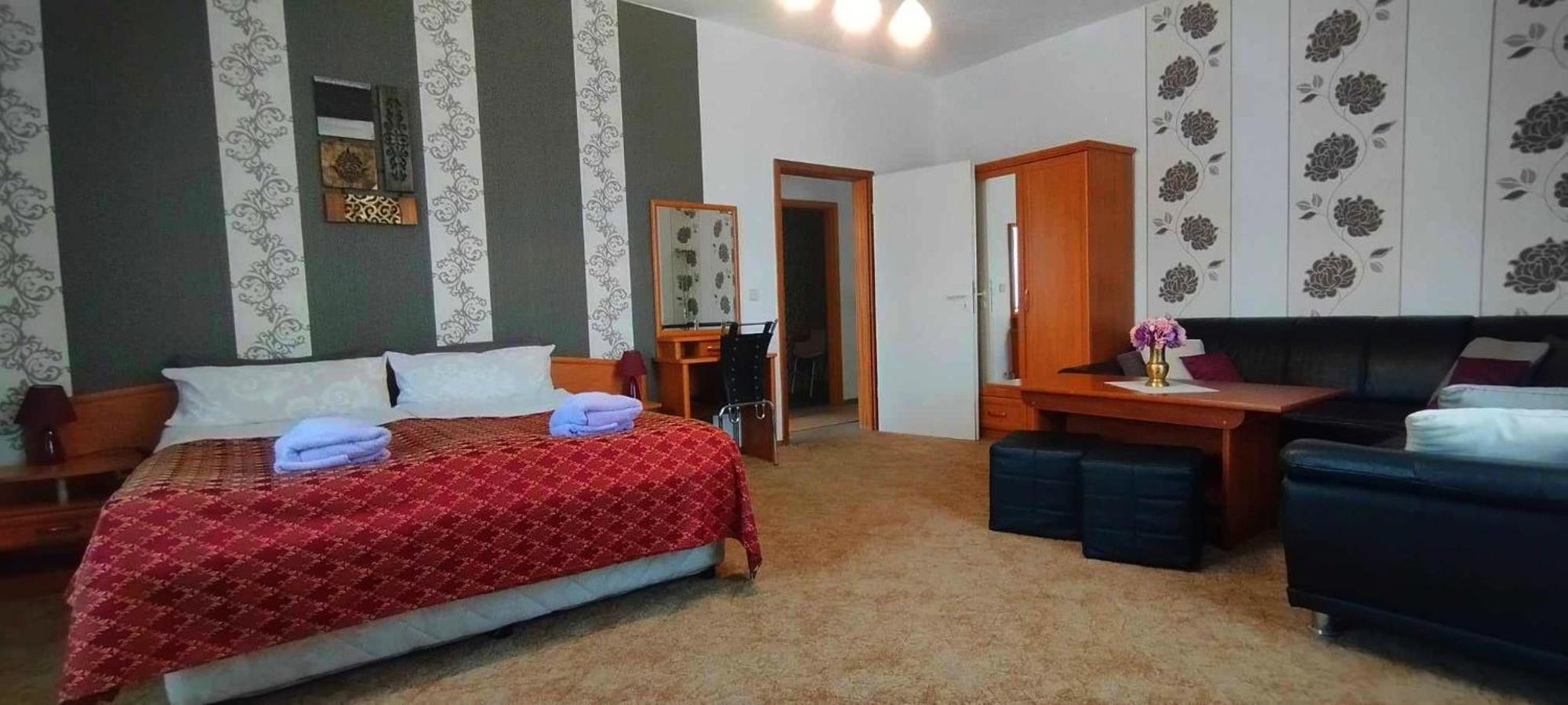 Grosse Wohnung Mit Terrasse Im Altstadtzentrum - Ferienwohnung Chiplakoff 布兰肯堡 外观 照片